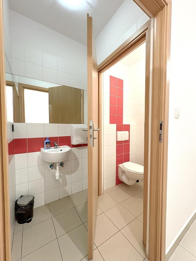 Hala Hostel - Pokoje Na Wylacznosc Tuz Przy Dworcu Gdynia Zewnętrze zdjęcie
