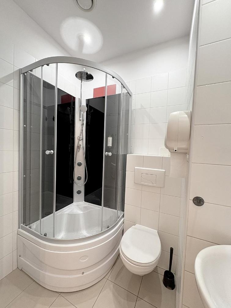 Hala Hostel - Pokoje Na Wylacznosc Tuz Przy Dworcu Gdynia Zewnętrze zdjęcie