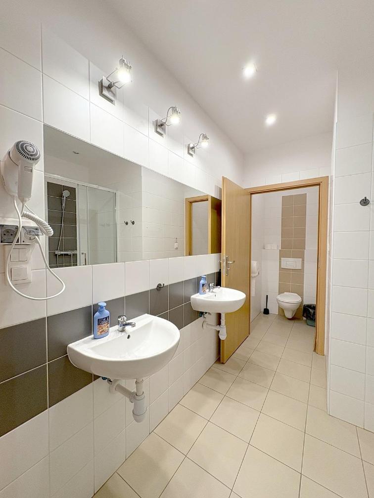 Hala Hostel - Pokoje Na Wylacznosc Tuz Przy Dworcu Gdynia Zewnętrze zdjęcie