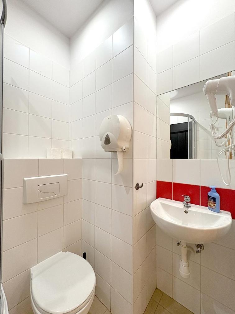 Hala Hostel - Pokoje Na Wylacznosc Tuz Przy Dworcu Gdynia Zewnętrze zdjęcie